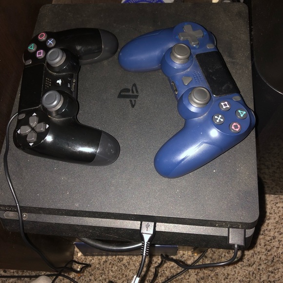 Ps4 good condition with two functional controllers